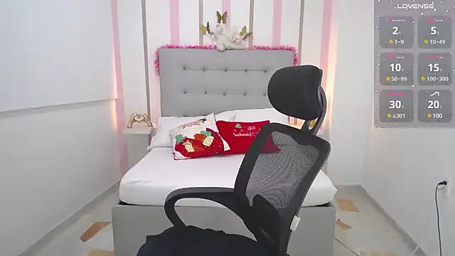 Anthonela love  online show from 12.17.24