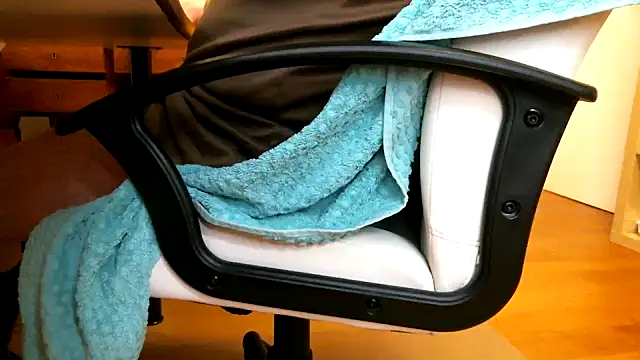 Snapshot of leccaleccafiga chatting on 03.14.26 leccaleccafiga online show from 03.14.26