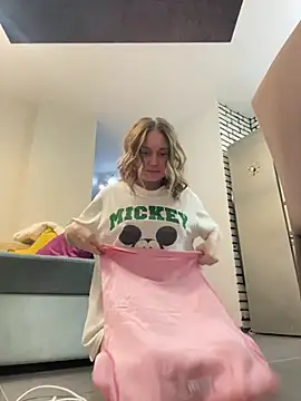 Snapshot of Chel_sea_ chatting on 12.15.24 Chel sea online show from 12.15.24