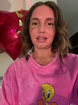 Snapshot of Chel_sea_ chatting on 02.15.25 Chel sea online show from 02.15.25