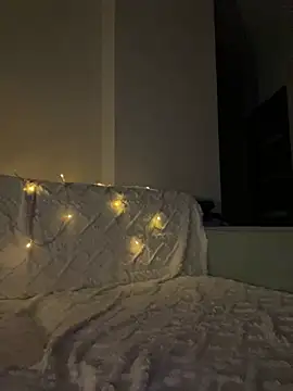 Snapshot of Chel_sea_ chatting on 03.20.25 Chel sea online show from 03.20.25