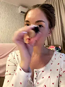 Snapshot of Chel_sea_ chatting on 10.18.25 Chel sea online show from 10.18.25