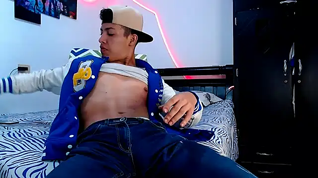 Snapshot of littleyork chatting on 02.10.25 littleyork online show from 02.10.25