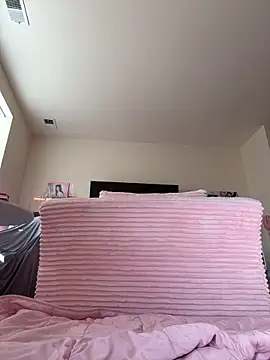 PiggyRose online show from 05.04.26