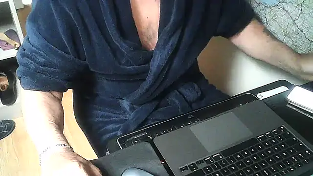 Snapshot of DUDURA@xh chatting on 11.02.25 DUDURAxh online show from 11.02.25