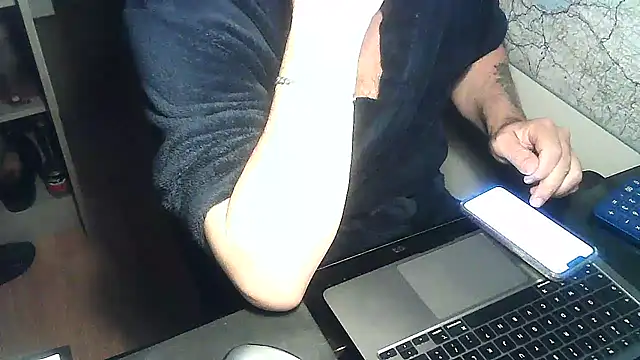 Snapshot of DUDURA@xh chatting on 11.03.25 DUDURAxh online show from 11.03.25