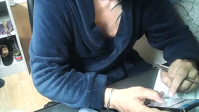 Snapshot of DUDURA@xh chatting on 11.19.25 DUDURAxh online show from 11.19.25