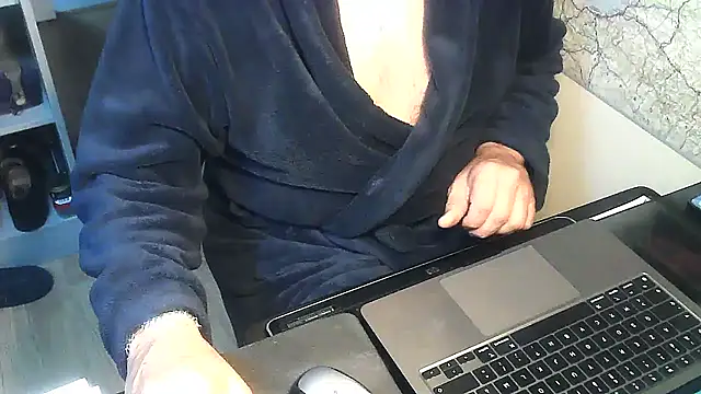 Snapshot of DUDURA@xh chatting on 11.21.25 DUDURAxh online show from 11.21.25