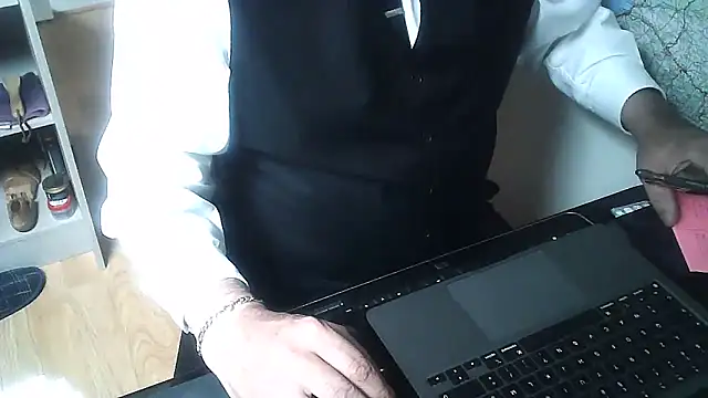 Snapshot of DUDURA@xh chatting on 11.26.25 DUDURAxh online show from 11.26.25