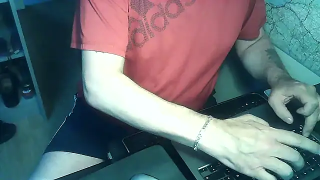 Snapshot of DUDURA@xh chatting on 11.30.25 DUDURAxh online show from 11.30.25