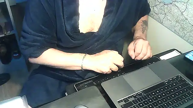 Snapshot of DUDURA@xh chatting on 12.05.25 DUDURAxh online show from 12.05.25