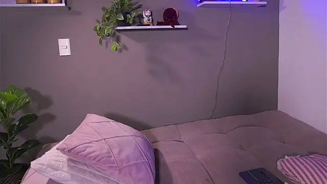 Snapshot of HannahEvanss chatting on 01.08.26 HannahEvanss online show from 01.08.26