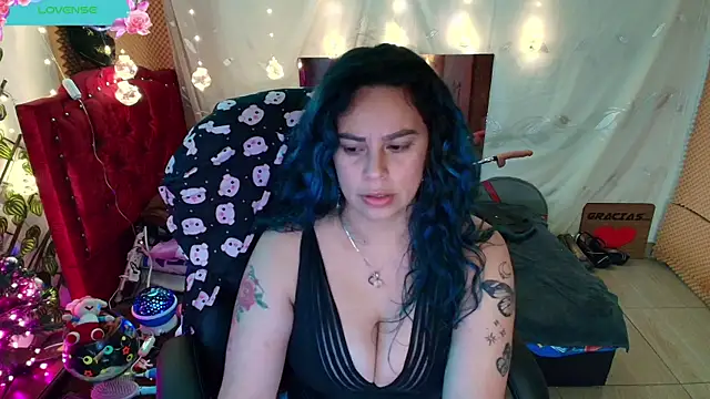 Snapshot of elektra_32 chatting on 12.24.24 elektra 32 online show from 12.24.24