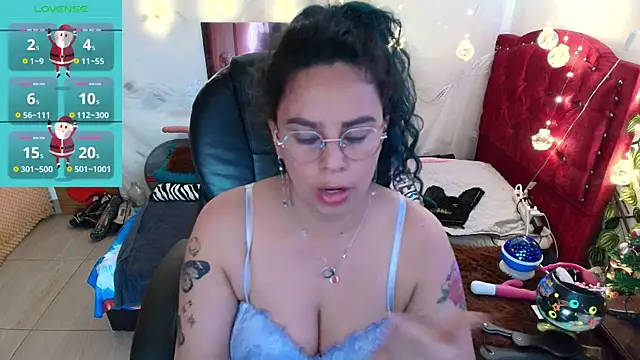 Snapshot of elektra_32 chatting on 12.27.24 elektra 32 online show from 12.27.24