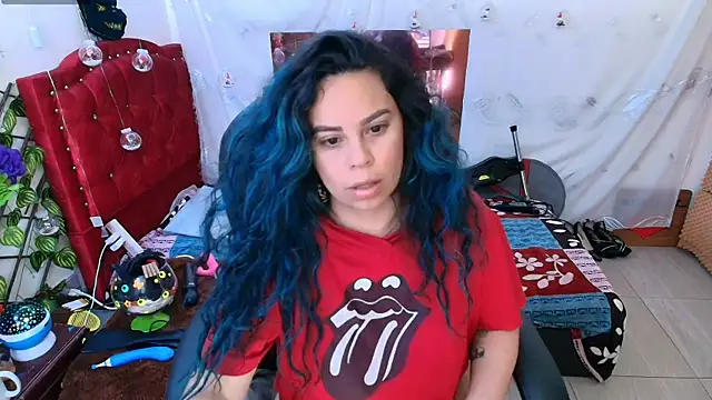 Snapshot of elektra_32 chatting on 01.11.25 elektra 32 online show from 01.11.25