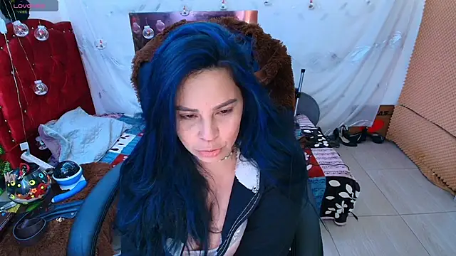 Snapshot of elektra_32 chatting on 01.24.25 elektra 32 online show from 01.24.25