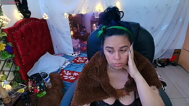 Snapshot of elektra_32 chatting on 01.25.25 elektra 32 online show from 01.25.25