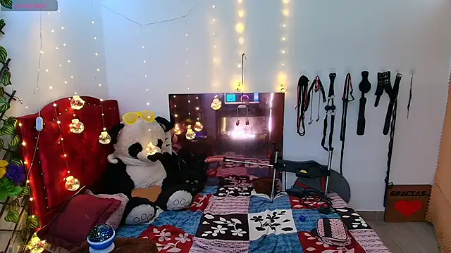 Snapshot of elektra_32 chatting on 02.03.25 elektra 32 online show from 02.03.25