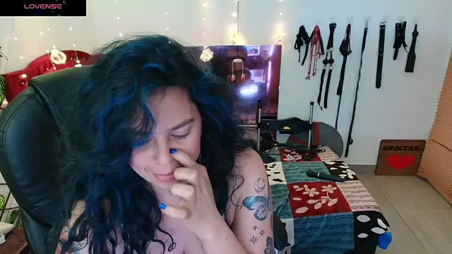 Snapshot of elektra_32 chatting on 02.11.25 elektra 32 online show from 02.11.25