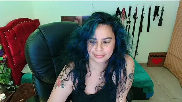 Snapshot of elektra_32 chatting on 02.18.25 elektra 32 online show from 02.18.25