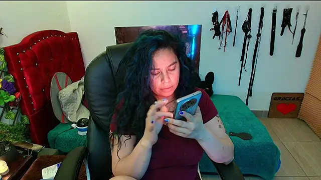 Snapshot of elektra_32 chatting on 02.26.25 elektra 32 online show from 02.26.25