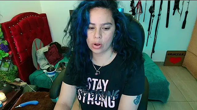 Snapshot of elektra_32 chatting on 02.27.25 elektra 32 online show from 02.27.25