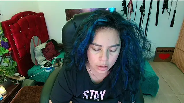 Snapshot of elektra_32 chatting on 02.27.25 elektra 32 online show from 02.27.25