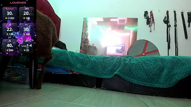 Snapshot of elektra_32 chatting on 03.08.25 elektra 32 online show from 03.08.25