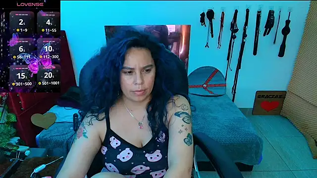 Snapshot of elektra_32 chatting on 03.18.25 elektra 32 online show from 03.18.25