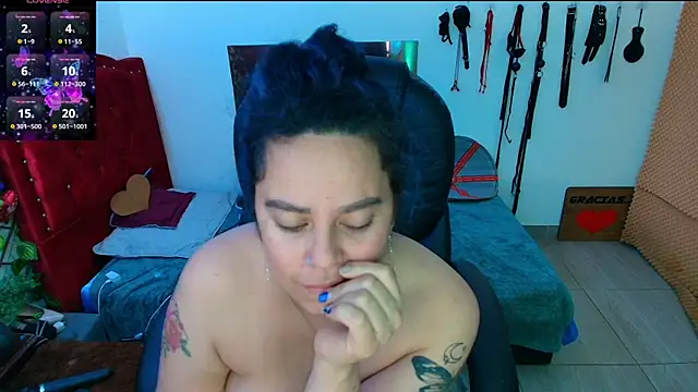 Snapshot of elektra_32 chatting on 03.22.25 elektra 32 online show from 03.22.25