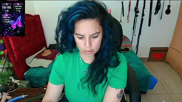 Snapshot of elektra_32 chatting on 03.23.25 elektra 32 online show from 03.23.25