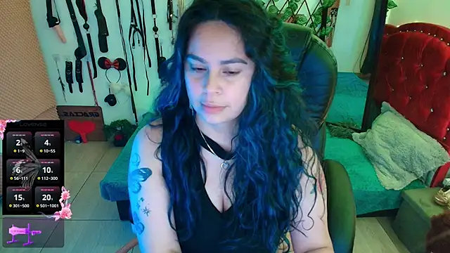 Snapshot of elektra_32 chatting on 09.19.25 elektra 32 online show from 09.19.25