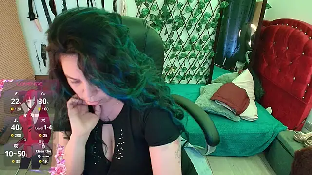 Snapshot of elektra_32 chatting on 09.25.25 elektra 32 online show from 09.25.25