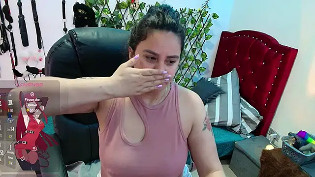 Snapshot of elektra_32 chatting on 10.31.25 elektra 32 online show from 10.31.25