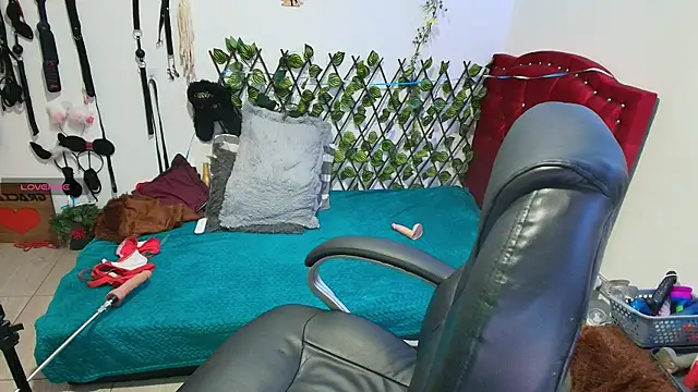 Snapshot of elektra_32 chatting on 11.10.25 elektra 32 online show from 11.10.25