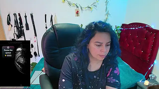 Snapshot of elektra_32 chatting on 11.25.25 elektra 32 online show from 11.25.25