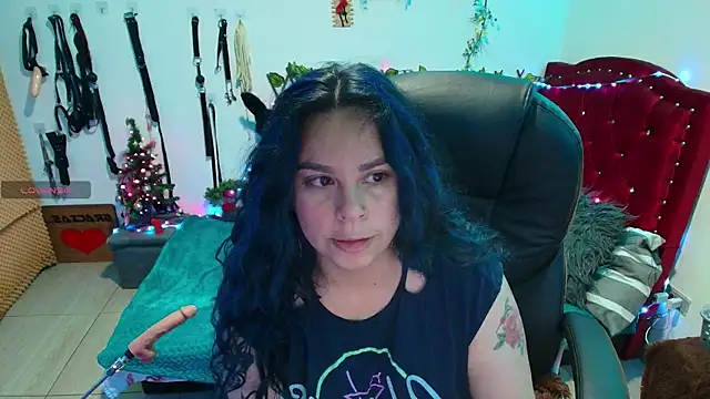 Snapshot of elektra_32 chatting on 12.01.25 elektra 32 online show from 12.01.25