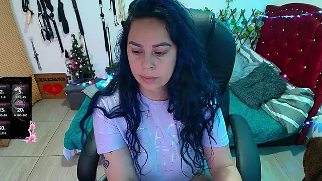 Snapshot of elektra_32 chatting on 12.02.25 elektra 32 online show from 12.02.25