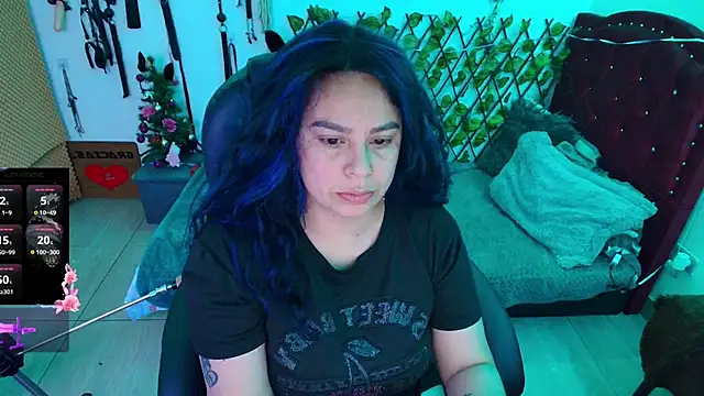 Snapshot of elektra_32 chatting on 12.14.25 elektra 32 online show from 12.14.25