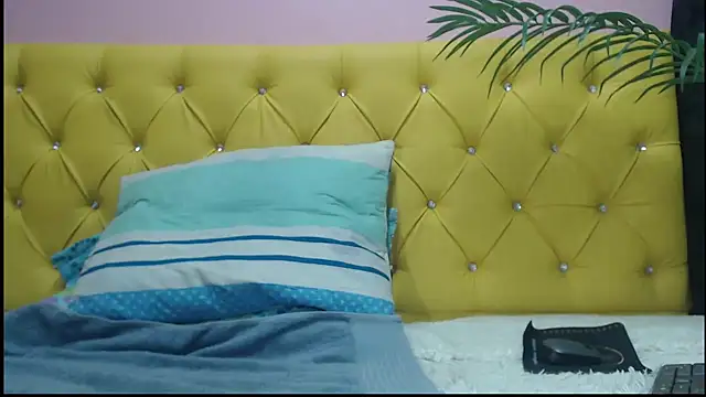 Snapshot of oso_dirty_ chatting on 12.15.24 oso dirty  online show from 12.15.24