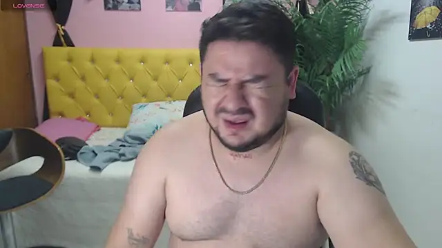 Snapshot of oso_dirty_ chatting on 02.01.25 oso dirty  online show from 02.01.25