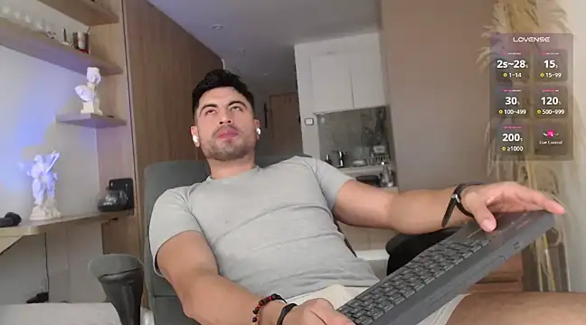 Snapshot of bradley_muscle chatting on 03.20.25 bradley muscle online show from 03.20.25