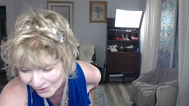 Snapshot of SindeeDix chatting on 09.18.25 SindeeDix online show from 09.18.25