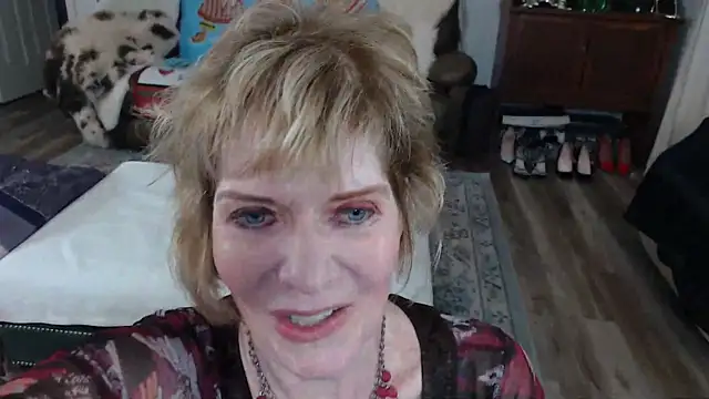 Snapshot of SindeeDix chatting on 12.03.25 SindeeDix online show from 12.03.25