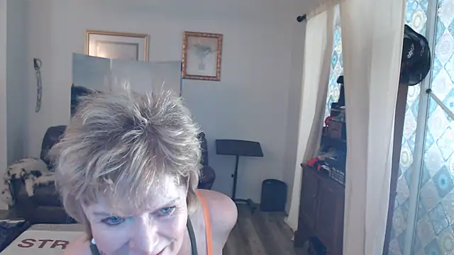 SindeeDix online show from 08.02.26