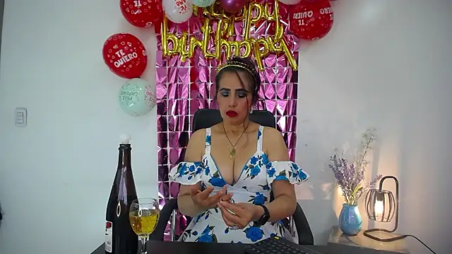 Snapshot of moxa_hot chatting on 02.13.26 moxa hot online show from 02.13.26