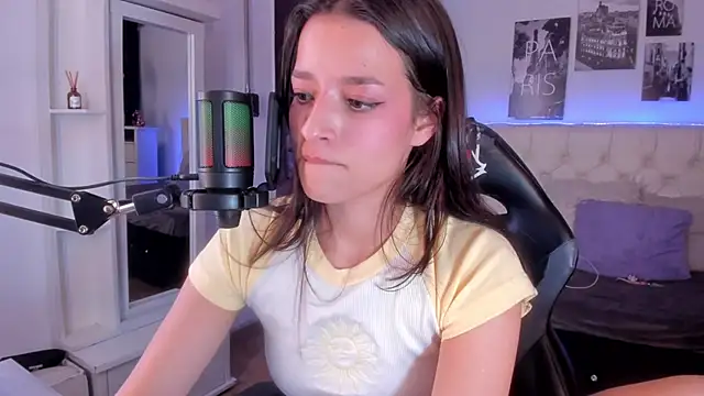 Snapshot of Amaia_Daniells chatting on 02.04.25 Amaia Daniells online show from 02.04.25