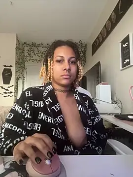 Snapshot of goddessxdreaxo chatting on 10.25.25 goddessxdreaxo online show from 10.25.25