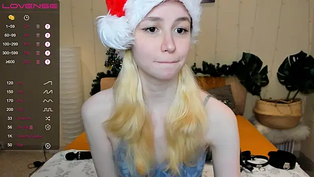 Snapshot of fleximona chatting on 12.13.24 fleximona online show from 12.13.24