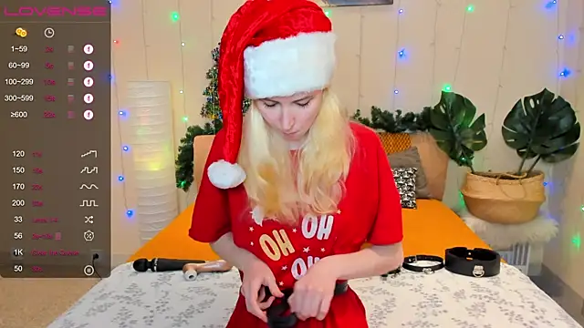 Snapshot of fleximona chatting on 12.21.24 fleximona online show from 12.21.24